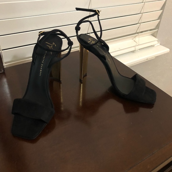 Black suede heel with wraparound ankle strap - Picture 2 of 6